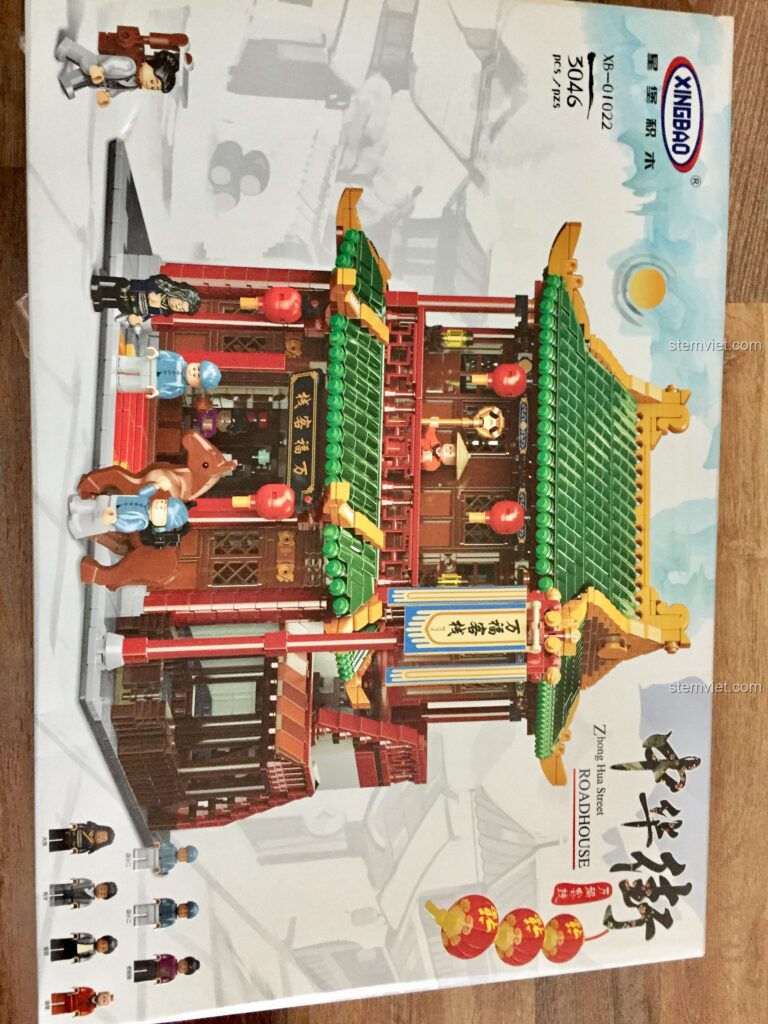 Hộp đựng bộ lắp ghép XINGBAO 1022 Vạn Phúc Khách Sạn với hình ảnh mô hình hoàn chỉnh và các minifigures đi kèm.