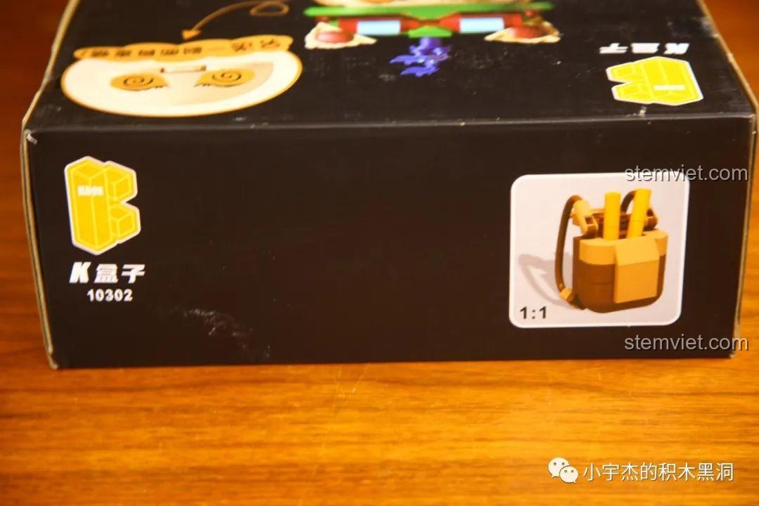 Mặt bên hộp bộ lắp ráp K Box 10302 Teemo hiển thị hình ảnh chi tiết theo tỷ lệ 1:1, giúp dễ hình dung kích thước.