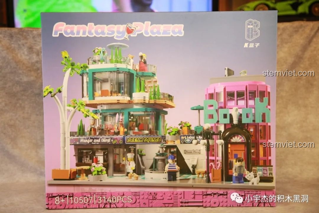 Mặt trước hộp bộ lắp ráp K-Box 10507 Quảng Trường Mộng Mơ với hình ảnh mô hình hoàn chỉnh đầy màu sắc.