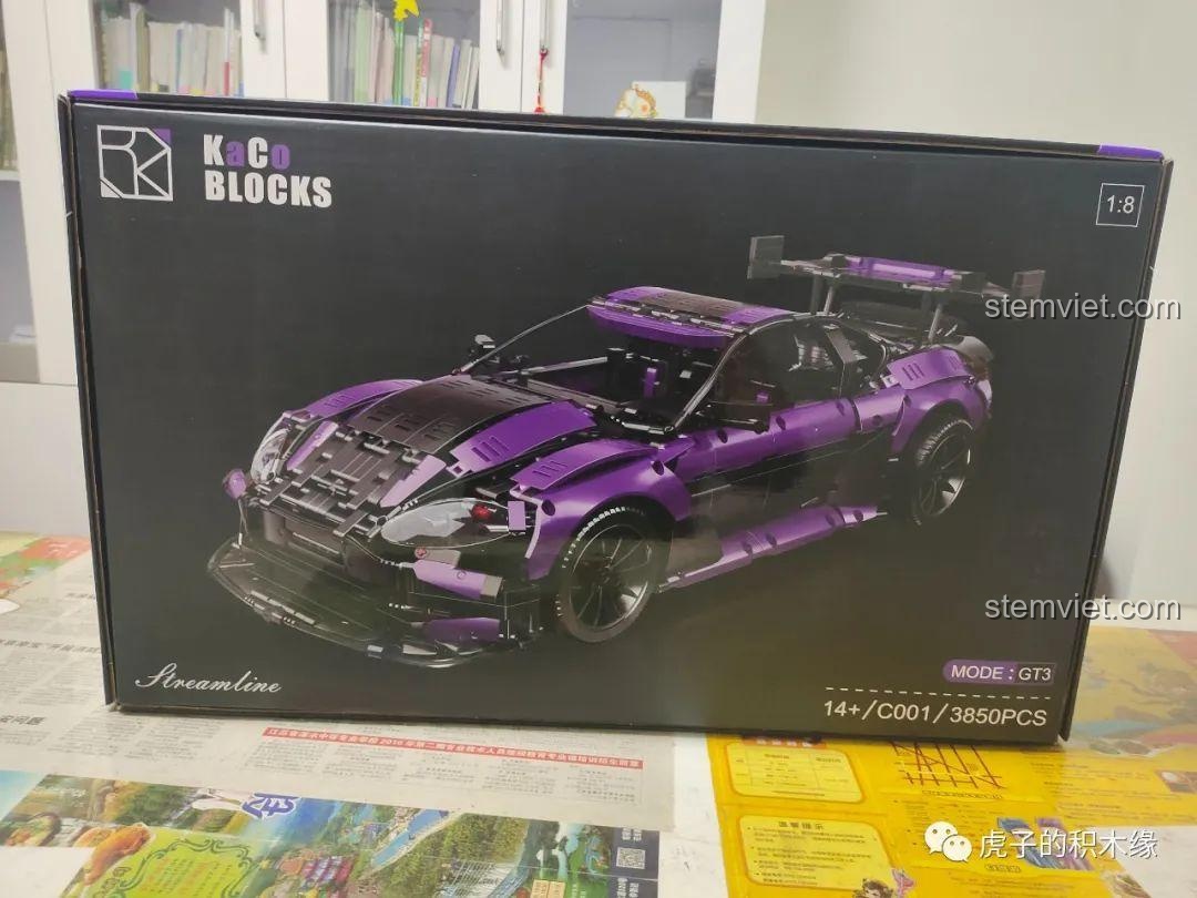 Mặt trước của hộp lớn bộ lắp ghép Aston Martin Vantage GT3 KaCo Blocks C001, hiển thị hình ảnh mô hình xe hoàn chỉnh và thông số kỹ thuật.