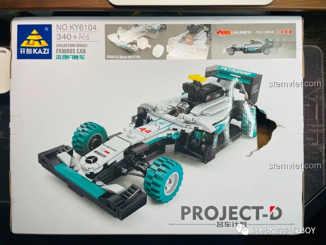 Hộp bộ lắp ráp KAZI KY6104 bị móp nhẹ ở góc, cho thấy quá trình vận chuyển có thể ảnh hưởng đến vỏ hộp.