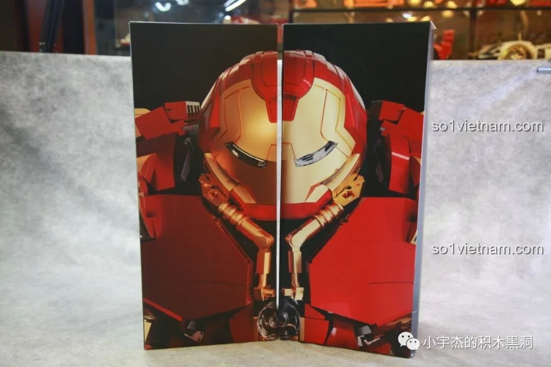 Hộp KBOX V5004 Hulkbuster MK44 được mở ra, để lộ hình ảnh đầu Iron Man bên trong.