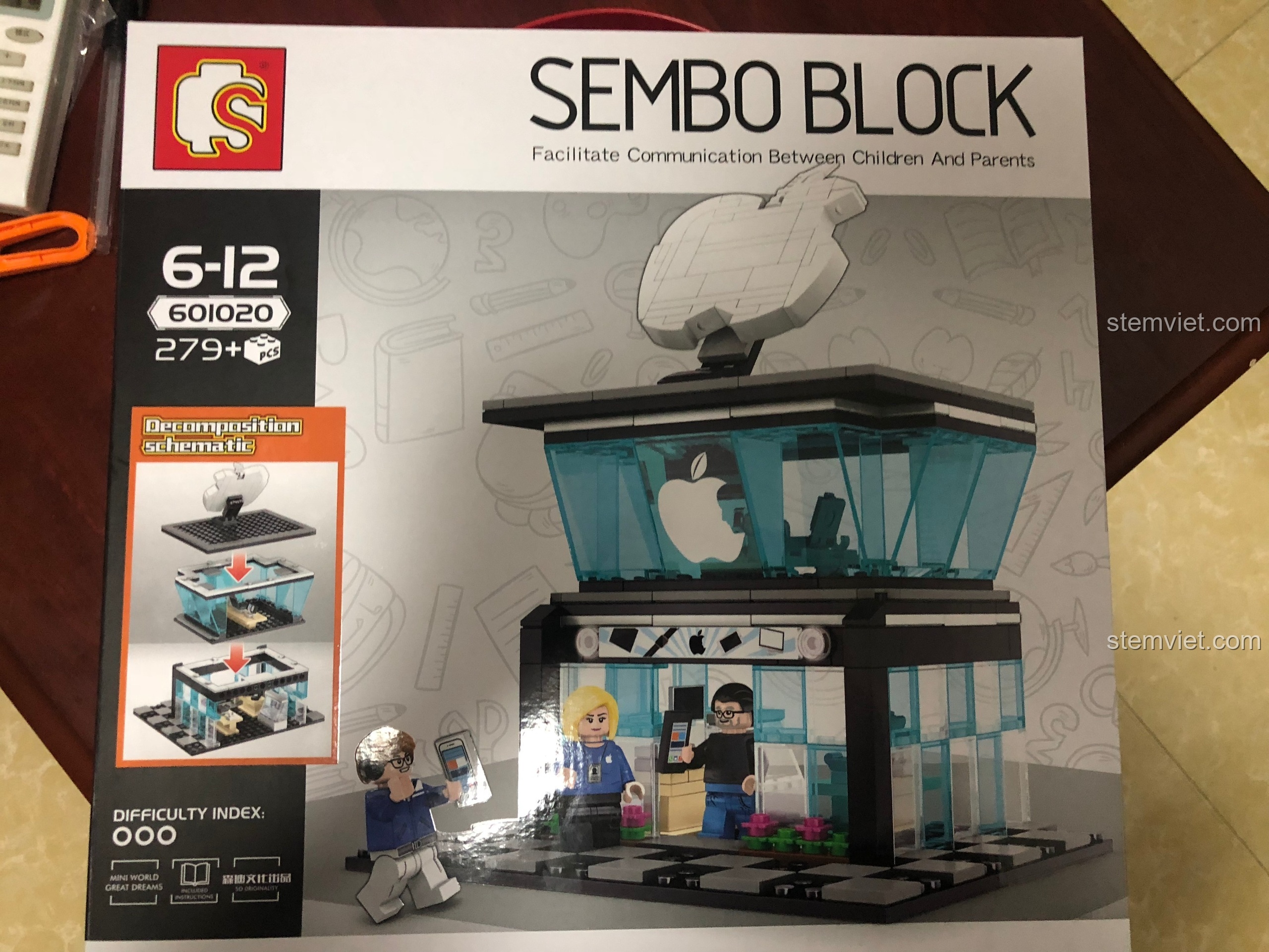Hộp bộ lắp ráp Sembo 601020 mô hình cửa hàng công nghệ với thiết kế hiện đại và logo quả táo.