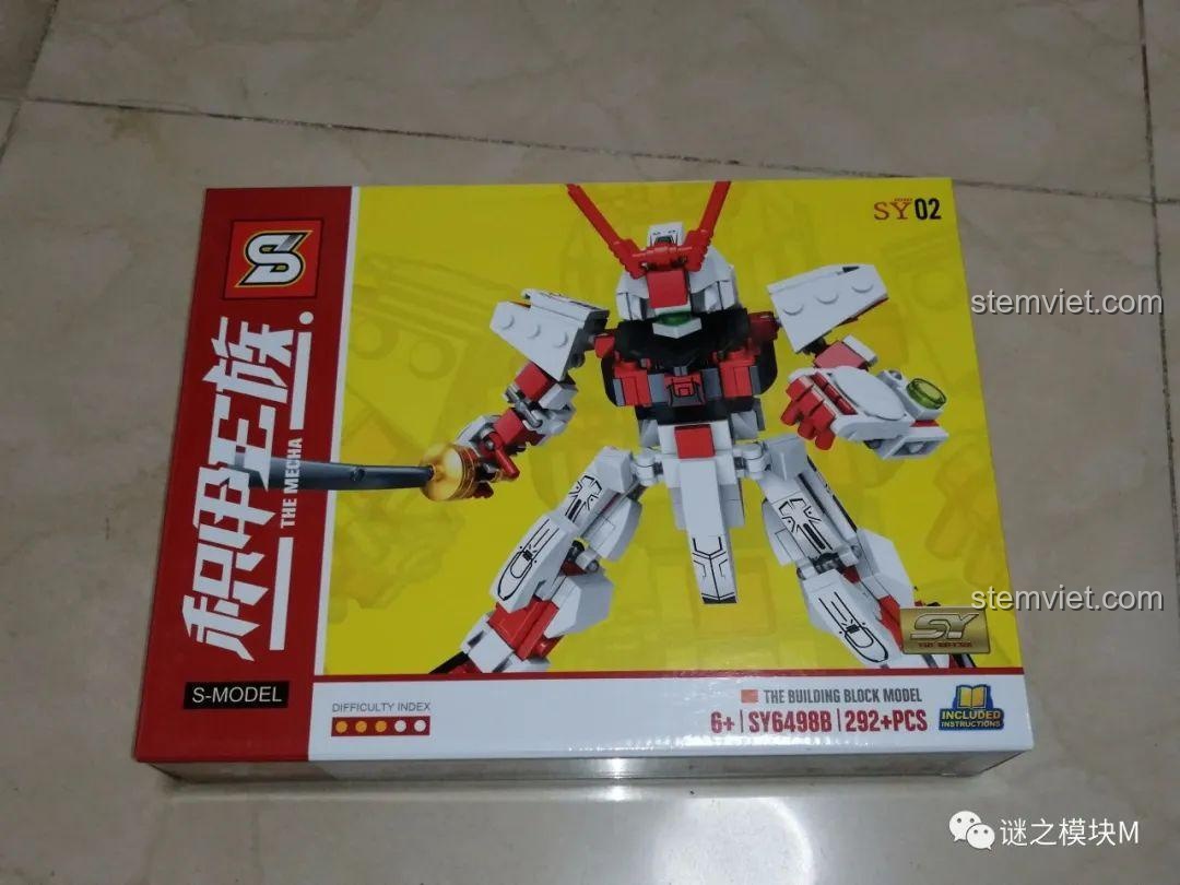 Hộp đồ chơi lắp ráp SY6498B Gundam Astray Red Frame, với hình ảnh robot màu đỏ trắng nổi bật.