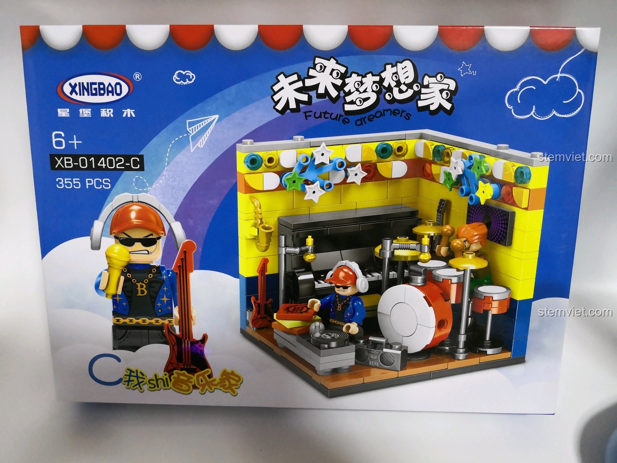 Hộp của mô hình Phòng Thu Âm nhạc XB-01402-C, với hình ảnh một phòng thu sôi động và các nhạc công cá tính.