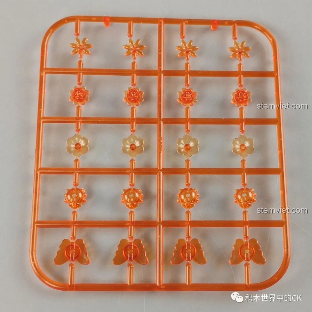 Cận cảnh các chi tiết hoa văn tinh xảo trên đế hộp nhạc ZHEGAO QL0987.