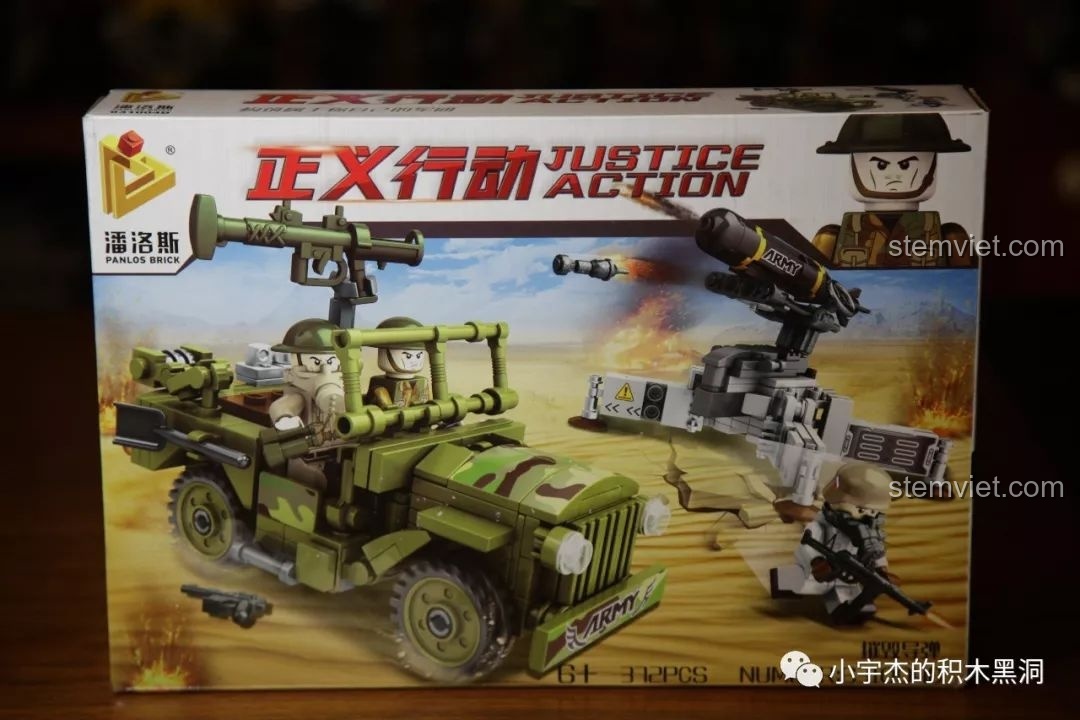 Mặt trước hộp đồ chơi lắp ráp Xe Jeep Quân Sự Mang Tên Lửa Chống Tăng Panlos Brick 631004D với hình ảnh chiến đấu.