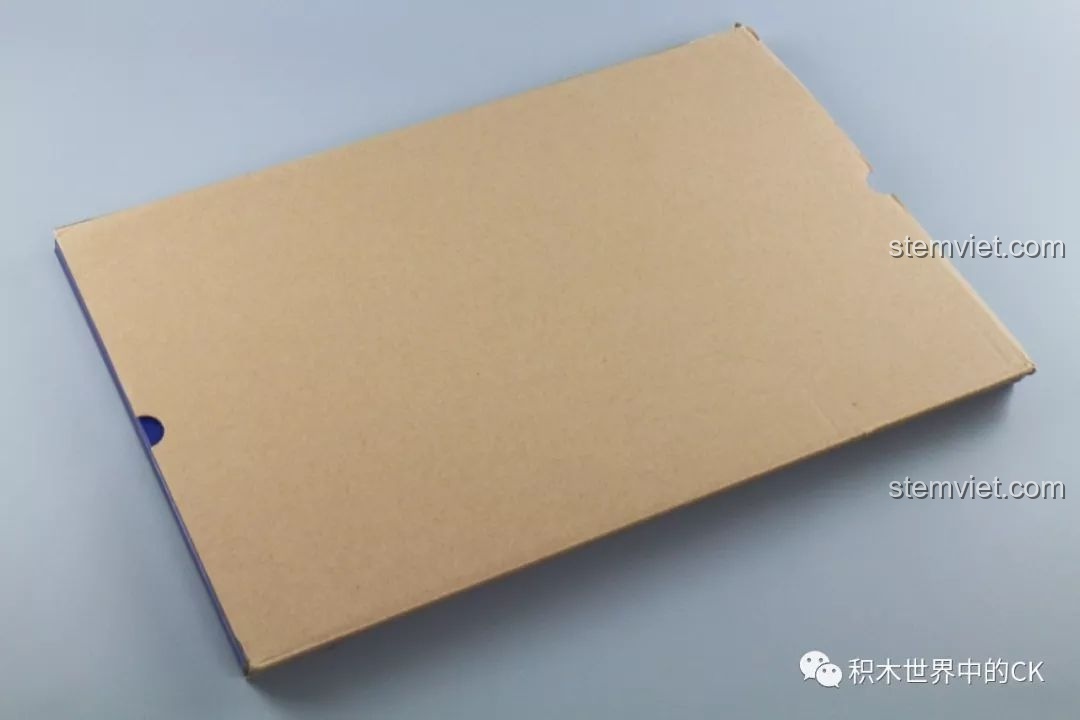 Hộp carton phụ bên trong bộ đồ chơi mô hình Lâu đài Disney Mould King, chứa các túi mảnh ghép được đánh số.