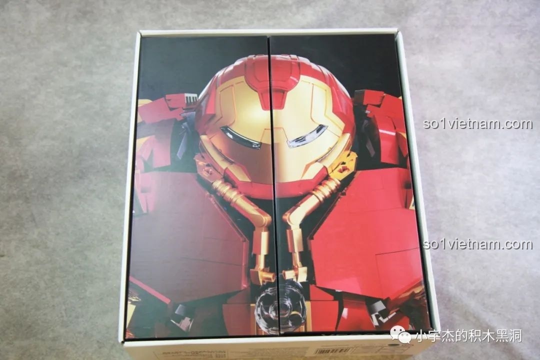 Hộp phụ bên trong KBOX V5004 Giáp Chống Hulk MK44, với hình ảnh đầu Iron Man.