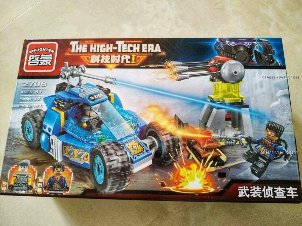 Mặt trước hộp đồ chơi xếp hình Xe trinh sát Kỷ Nguyên Công Nghệ Cao QMAN 2706 cho trẻ trên 6 tuổi với hình ảnh xe và minifigures.