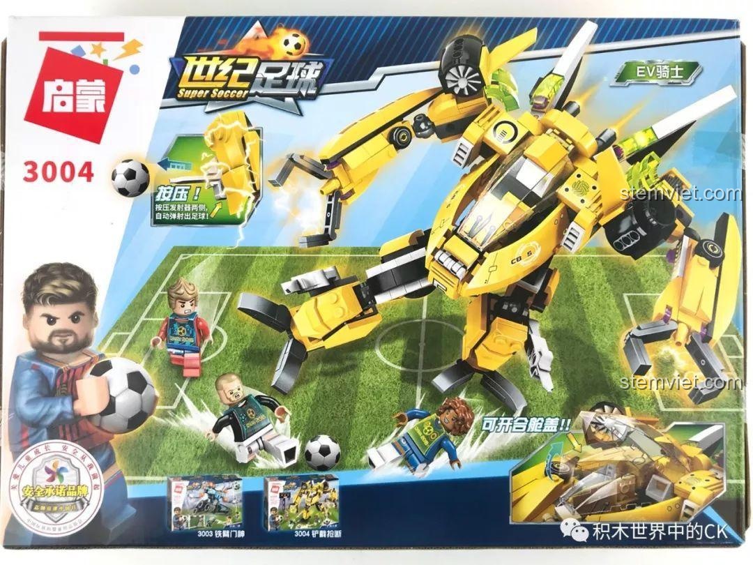 Mặt sau hộp đồ chơi mô hình Robot bóng đá QMAN 3004 mô tả các tính năng chơi như mở khoang lái.