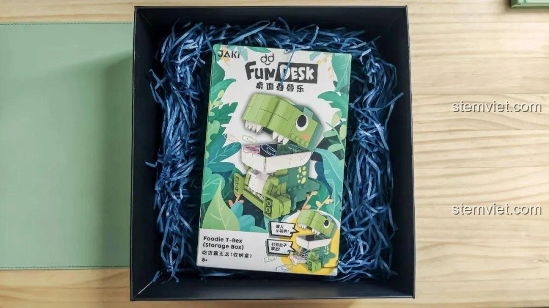 Hộp quà tặng đồ chơi lắp ghép Khủng long Bạo Chúa Ăn Vặt JAKI JK5102, bên trong là hộp sản phẩm chính.