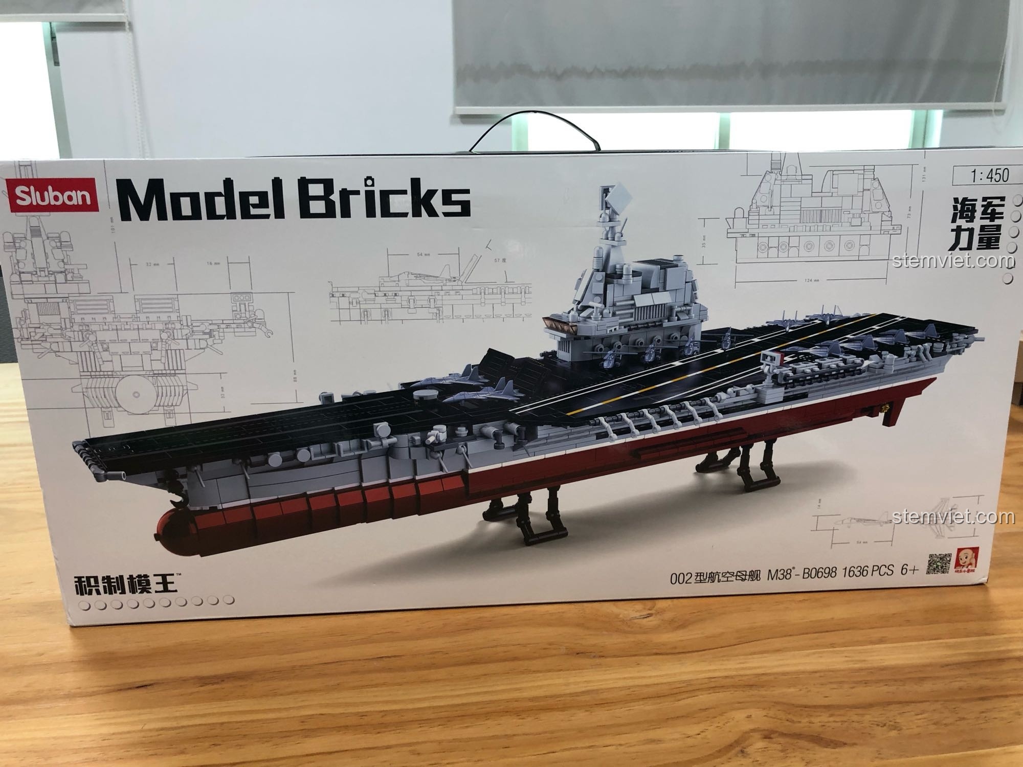 Hộp sản phẩm bộ lắp ráp tàu sân bay Type 002 mã M38-B0698 của Sluban, mô hình lớn nhất trong bộ sưu tập 1:450.