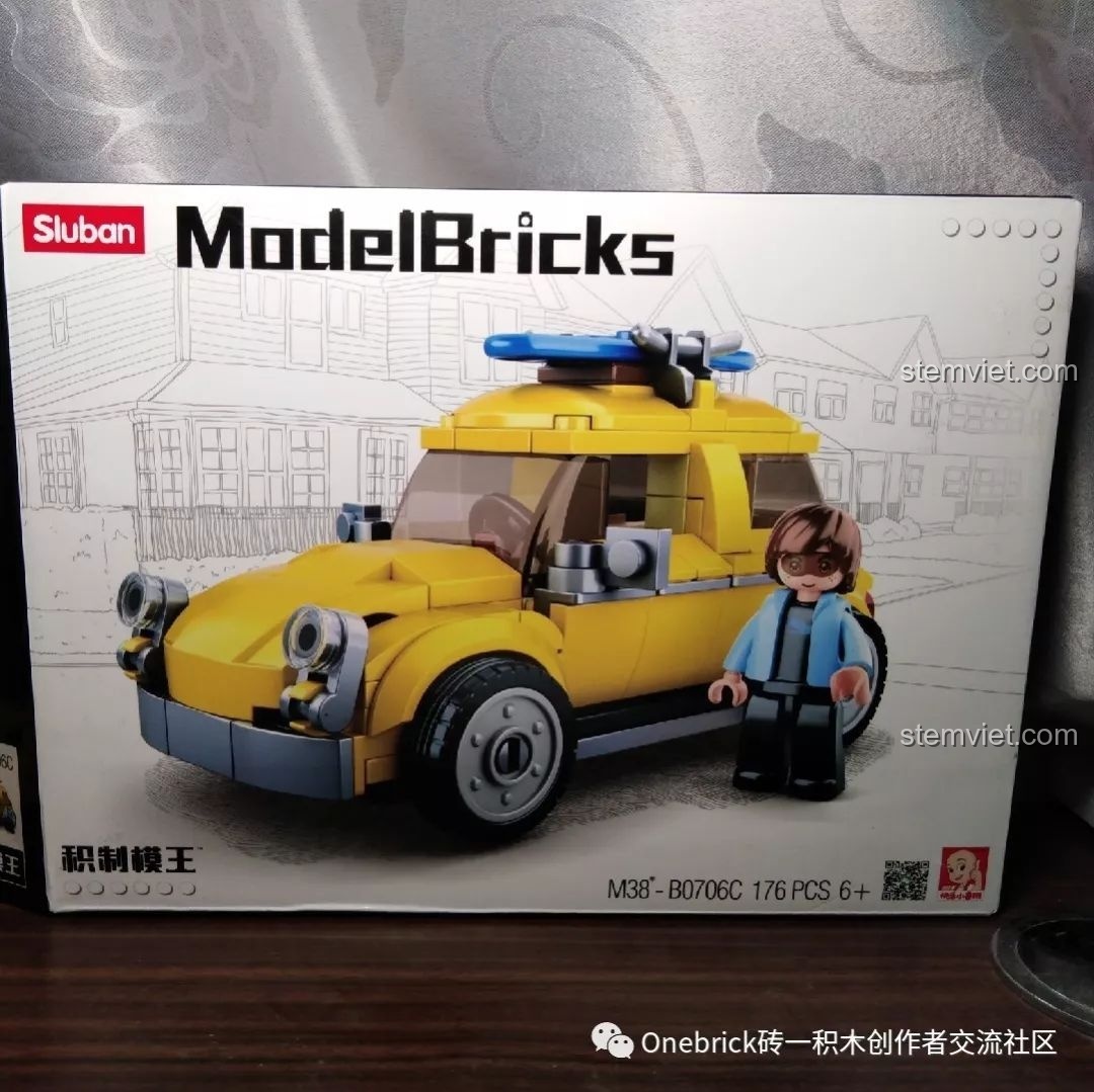 Mặt trước hộp bộ xếp hình Sluban ModelBricks Xe Vàng M38-B0706C, hiển thị hình ảnh xe và số chi tiết 176 PCS.