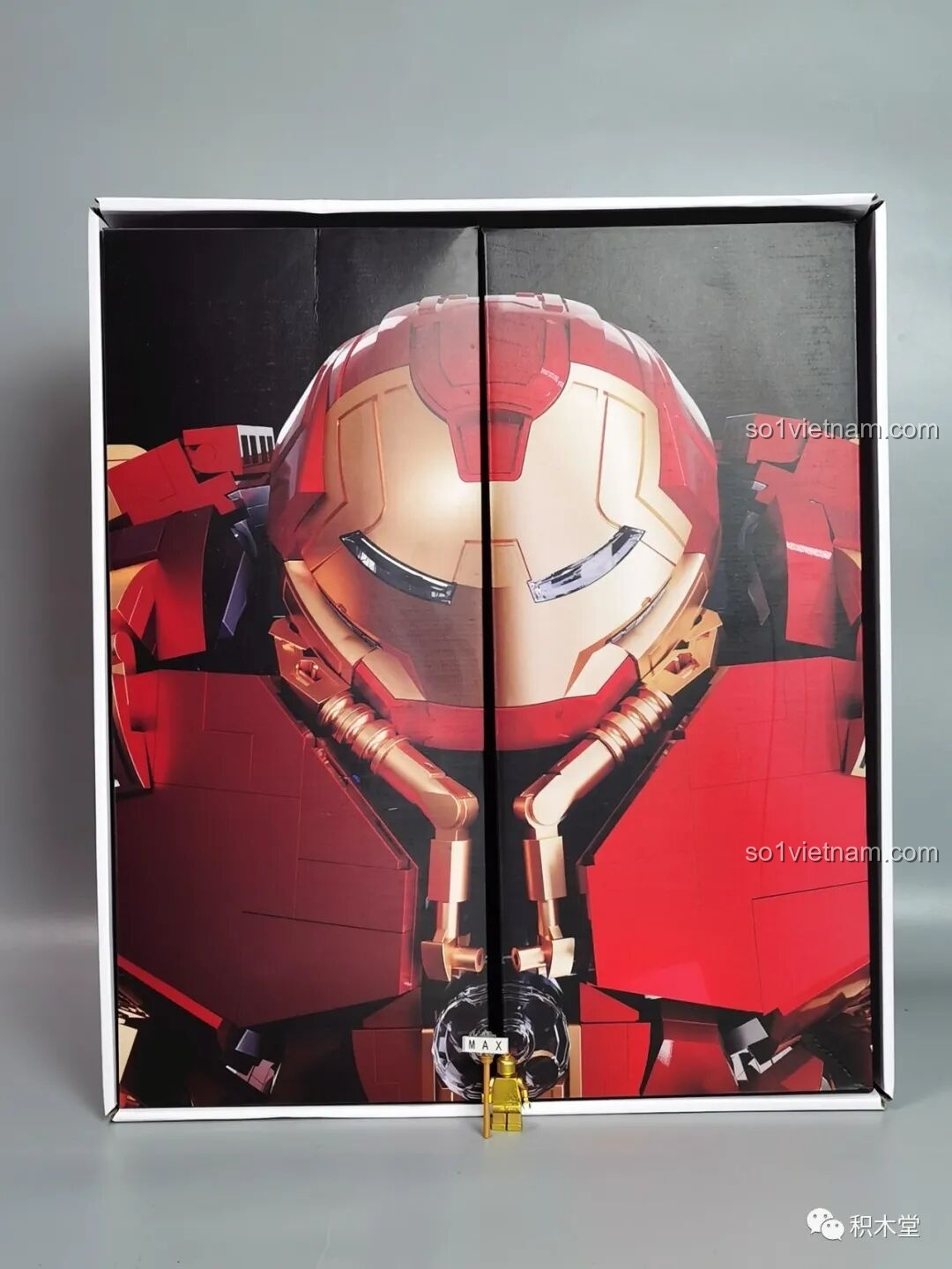 Thiết kế hộp trong của KBOX V5004 Giáp Chống Hulk MK44 tạo hình khuôn mặt Hulkbuster, rất độc đáo và thu hút. Review KBOX V5004 Robot Anti-Hulk ấn tượng.