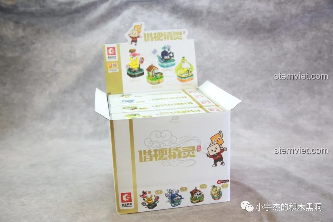 Hộp lớn SEMBO Tinh Linh Chơi Chữ được mở ra, có thể biến thành hộp trưng bày tiện lợi cho các hộp nhỏ.