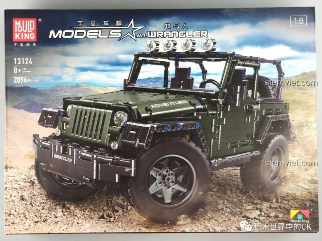 Hộp của bộ lắp ráp Mould King 13124 Mô hình Jeep Rubicon, hình ảnh chiếc xe màu xanh quân đội hầm hố trên địa hình.
