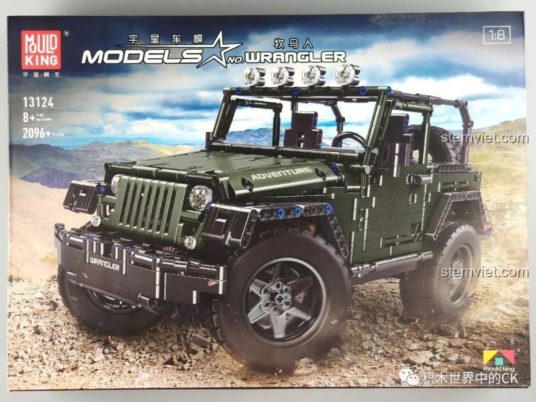 Hộp của bộ lắp ráp Mould King 13124 Mô hình Jeep Rubicon, hình ảnh chiếc xe màu xanh quân đội hầm hố trên địa hình.