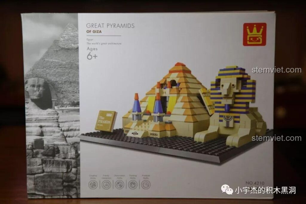 Mặt trước hộp bộ lắp ghép WANGE 4210 Đại kim tự tháp Giza và Tượng Nhân sư, thể hiện mô hình hoàn chỉnh.