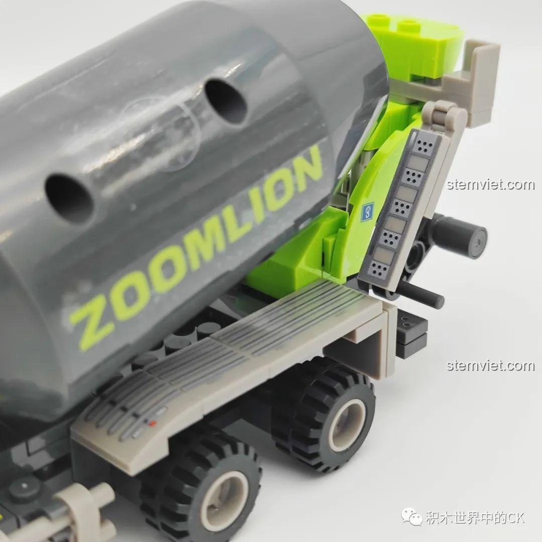 Hộp bộ lắp ráp xe cẩu SEMBO 705101 Zoomlion, hình ảnh xe cẩu hoàn chỉnh, thông tin số chi tiết, phù hợp cho trẻ em yêu công trình.