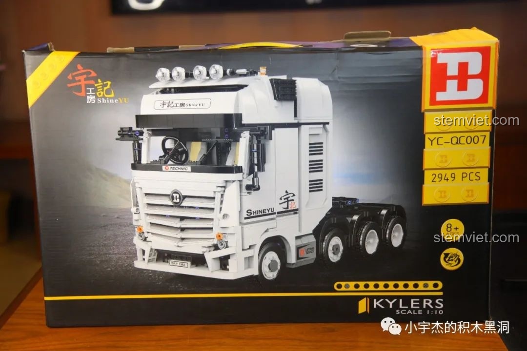 Hộp đồ chơi lắp ráp Xe Đầu Kéo Mercedes-Benz Actros 4163 ShineYU YC-QC007, hiển thị mã YC-QC007 và 2949 mảnh ghép.