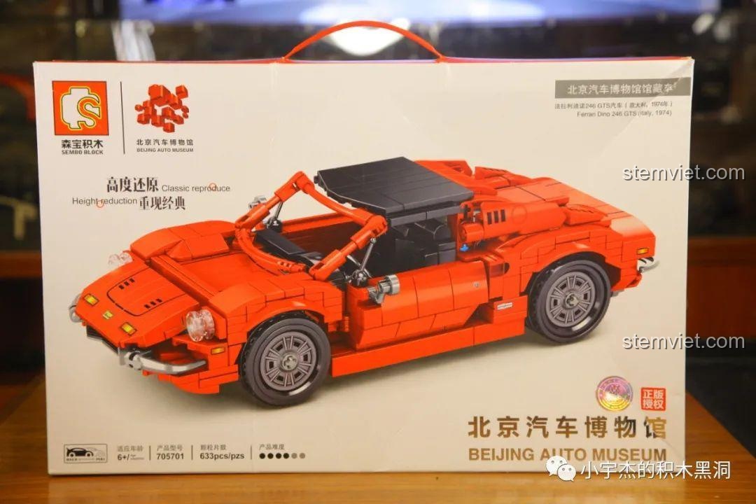Hộp bộ xếp hình SEMBO 705701 Ferrari Dino 246 GTS màu đỏ nổi bật, hiển thị mô hình xe hoàn chỉnh.