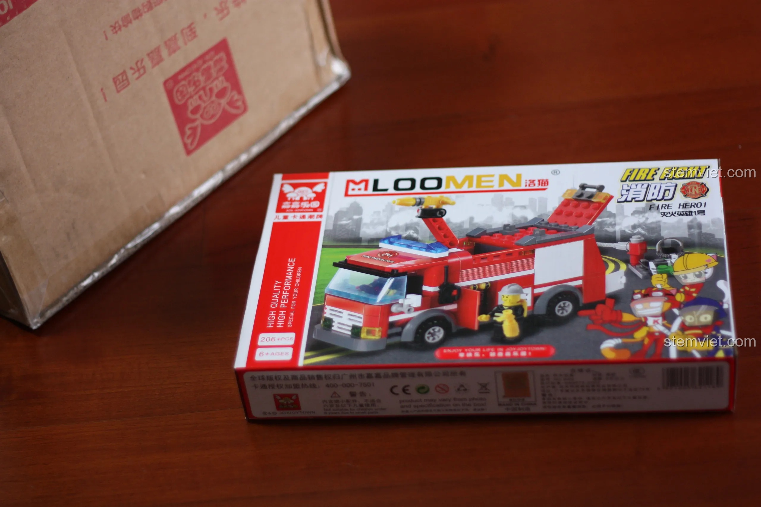 Cận cảnh hộp bộ xếp hình Xe Cứu Hỏa Thành Phố cho bé 6+ với màu đỏ đặc trưng và hình ảnh xe cực ngầu.