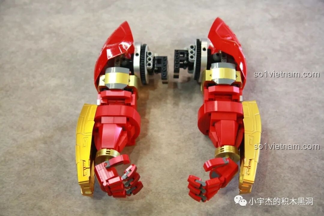 Mô hình Hulkbuster MK44 KBOX V5004 đã hoàn chỉnh, với đèn LED sáng rực, nhìn từ phía sau.