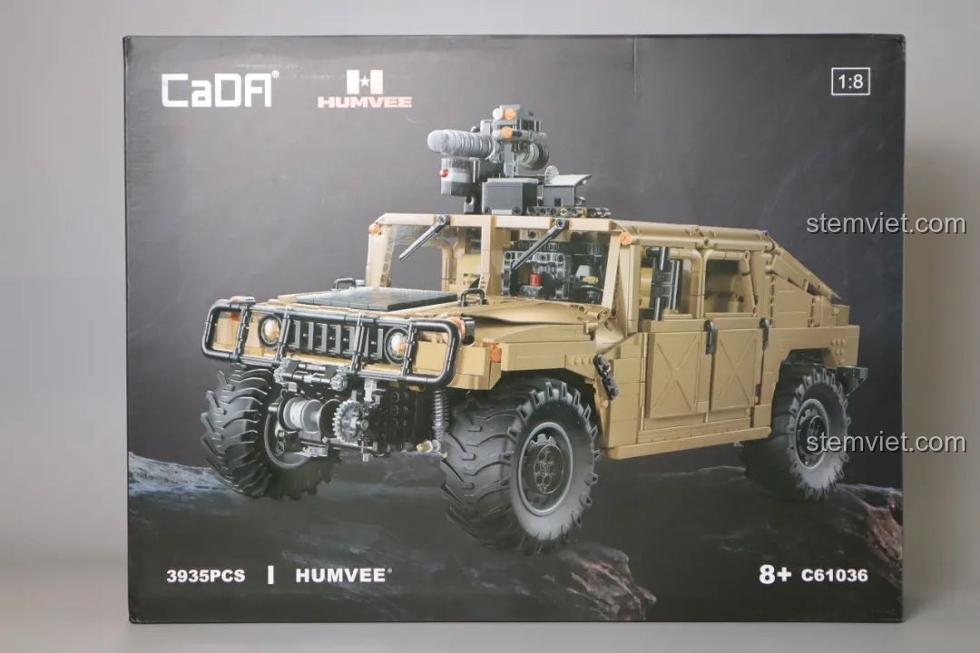Hộp sản phẩm CaDA Humvee H1 quân sự tỉ lệ 1:8, với hình ảnh xe nổi bật và thông số kỹ thuật.