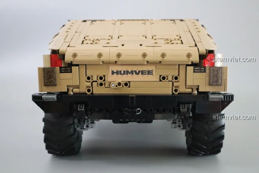 Các bộ phận của CaDA Humvee H1 quân sự.