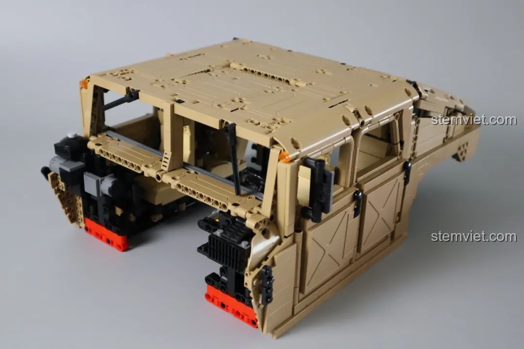 Bộ phận phân chia chức năng trên CaDA Humvee H1 quân sự.