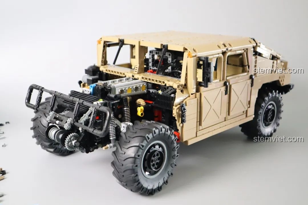 Toàn cảnh mô hình CaDA Humvee H1 quân sự tỉ lệ 1:8.