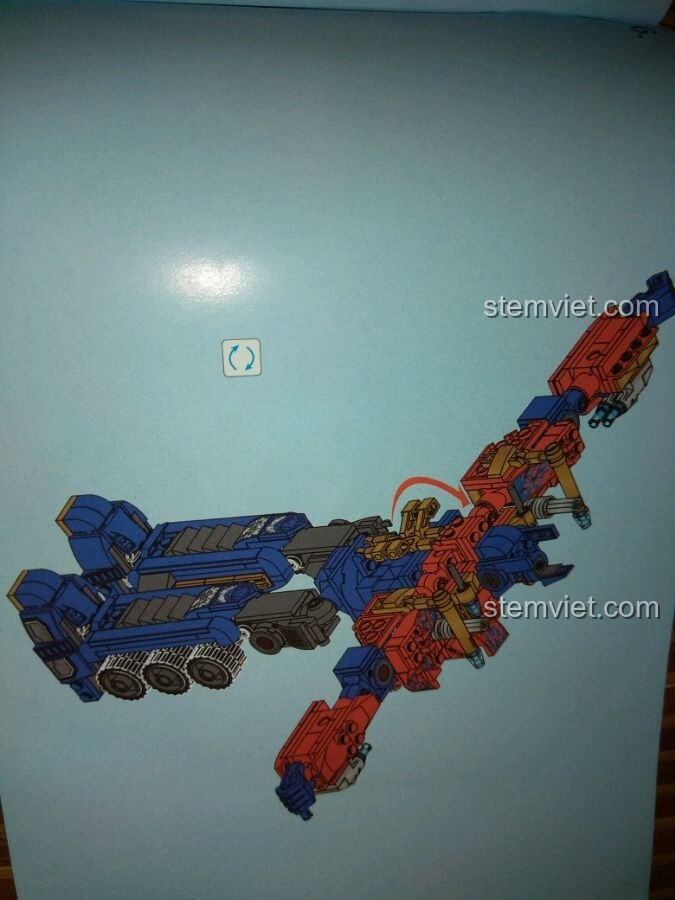 Hướng dẫn bước 5 quá trình biến hình của bộ xếp hình Mô Optimus Prime cho trẻ em trên 6 tuổi.