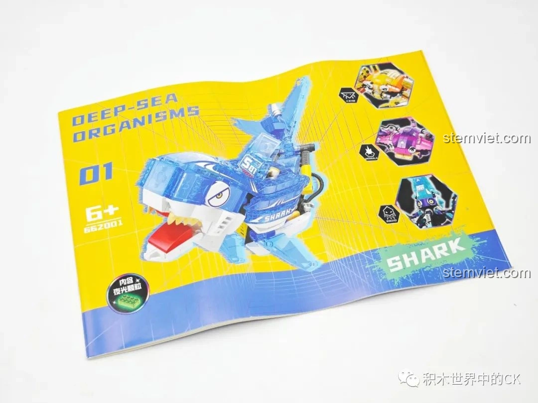 Sách hướng dẫn lắp ráp mô hình Cá Mập trong bộ lắp ghép sinh vật biển sâu Zhe Gao 662001, minh họa rõ ràng.