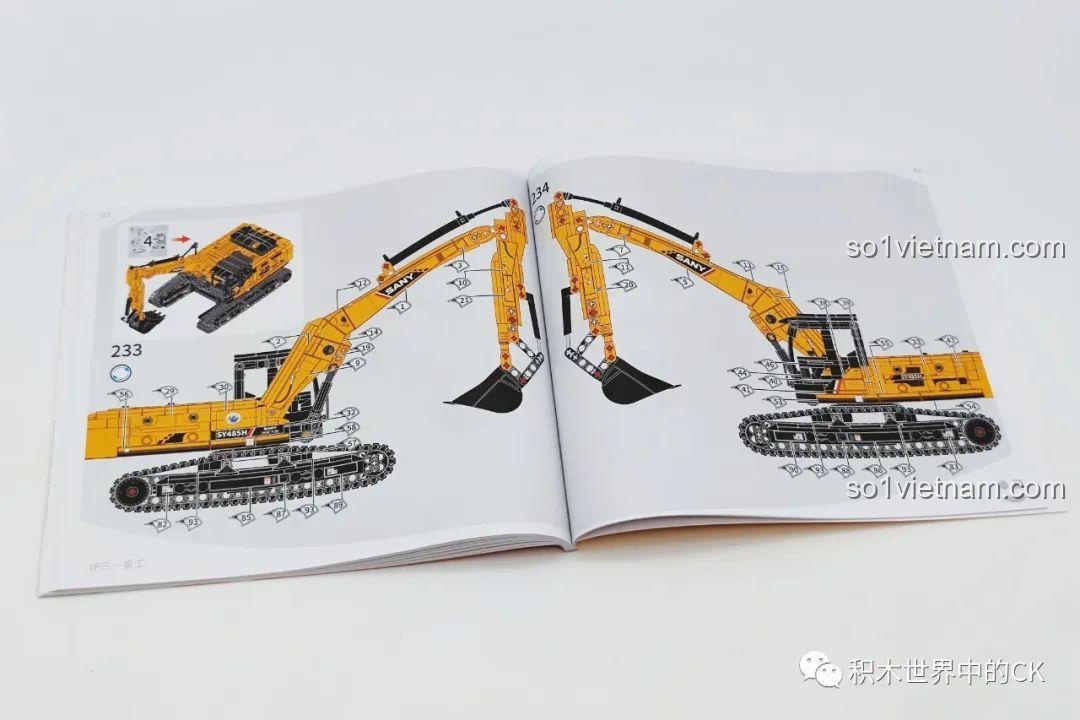 Một trang trong sách hướng dẫn lắp ráp của bộ Sembo 712017, minh họa các bước lắp cánh tay xúc một cách trực quan.