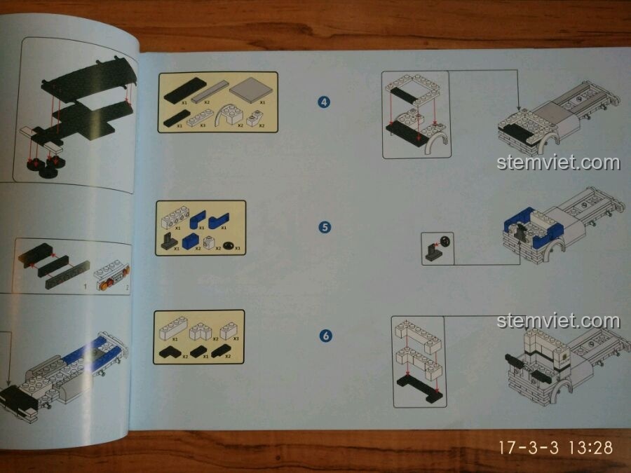 Trang hướng dẫn lắp ráp của bộ GUDI 9316 Trạm Cảnh Sát Di Động, minh họa các bước lắp ghép khung xe.