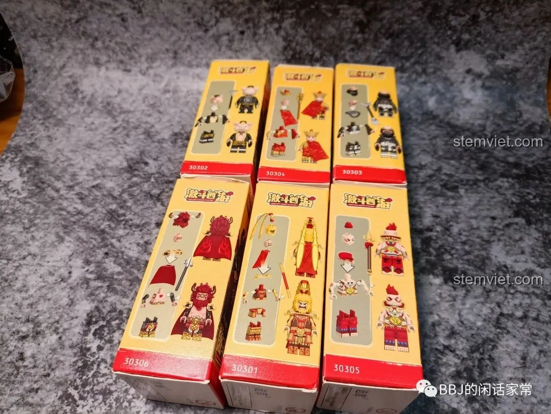 Mặt bên của các hộp minifigure Decool Kích Đấu Tây Du, hiển thị các bước lắp ráp đơn giản và các chi tiết đi kèm mỗi nhân vật. Figure Tôn Ngộ Không 30301 giá rẻ.