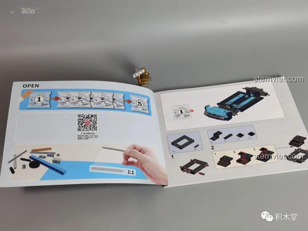 Trang đầu tiên của sách hướng dẫn Mould King 10017 Rolls-Royce Cullinan, hướng dẫn mở túi mảnh ghép.