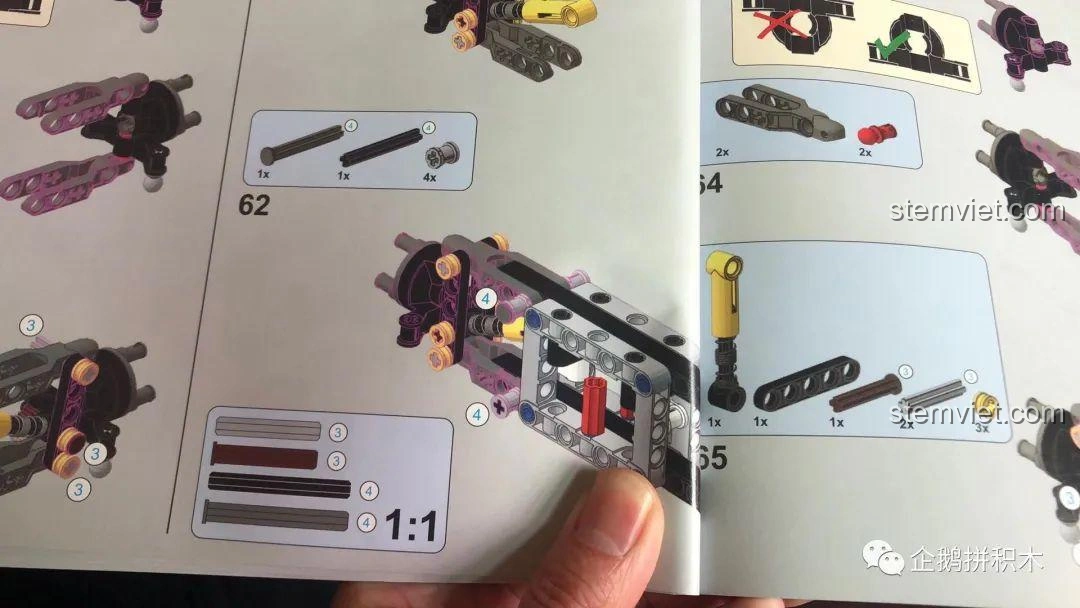 Trang hướng dẫn lắp ráp của bộ Mould King 13117 F1 Xe Đua, cho thấy các bước lắp ráp chi tiết.