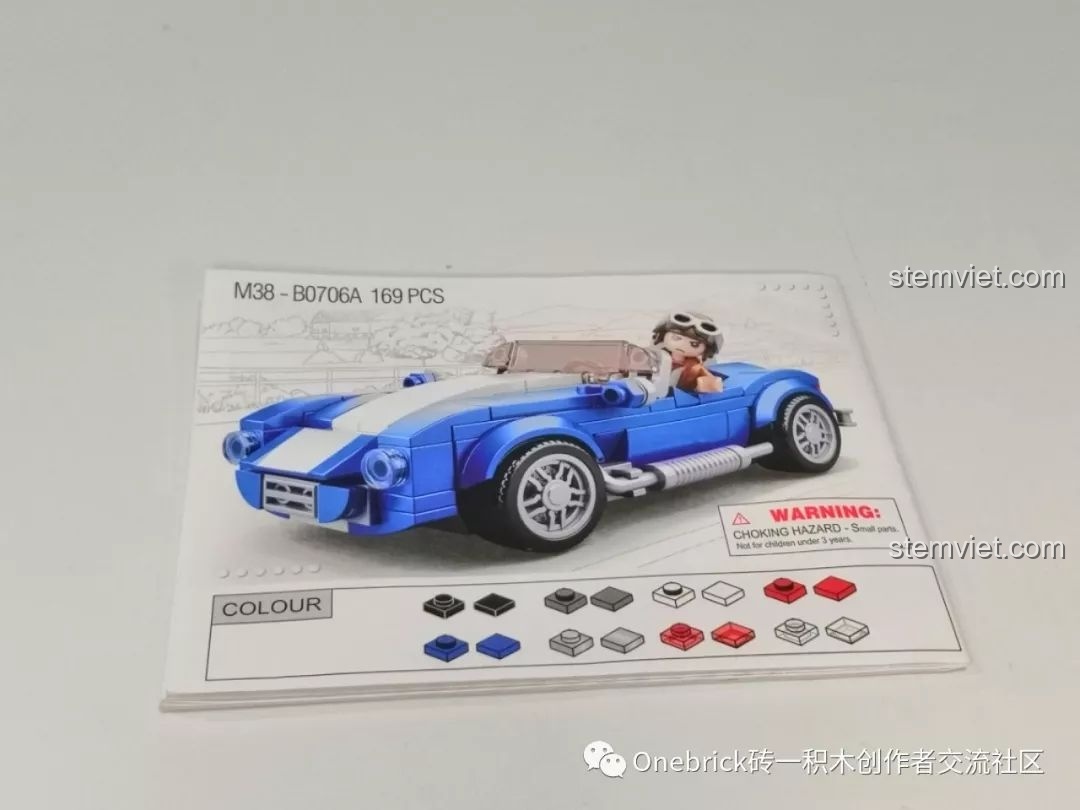 Sách hướng dẫn lắp ráp chi tiết của bộ Sluban M38-B0706A, hình ảnh minh họa rõ ràng, dễ theo dõi cho bé.