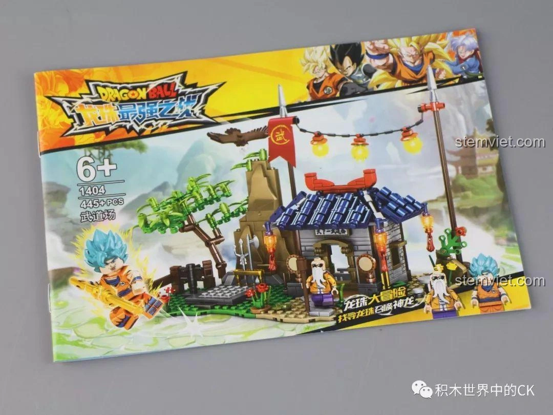 Sách hướng dẫn lắp ráp của bộ đồ chơi SY1404 Võ Đài Đại Chiến Rồng Thần, minh họa rõ ràng từng bước cho người chơi.
