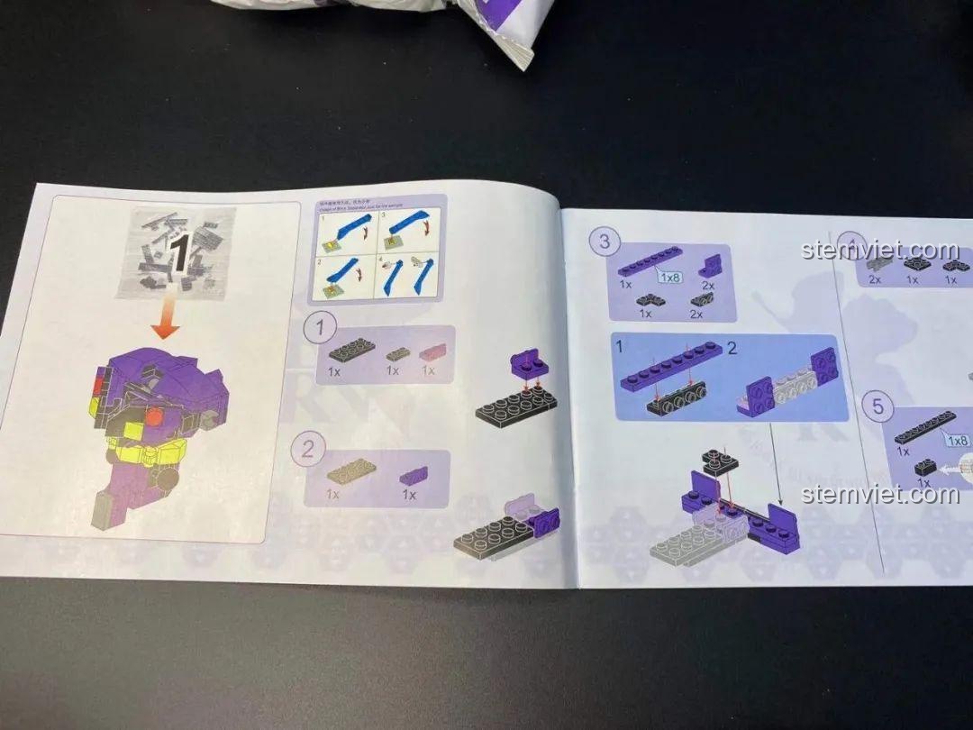 Hướng dẫn lắp ráp chi tiết phần thân của robot Evangelion Unit-01 trong sách hướng dẫn Keeppley K20302.