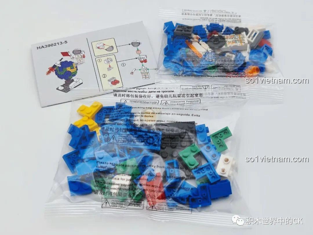 Hướng dẫn lắp ráp và các túi mảnh ghép của mô hình Phi hành gia trắng Flying Away from Earth, một phần của bộ đồ chơi WISE BLOCK HA390213.