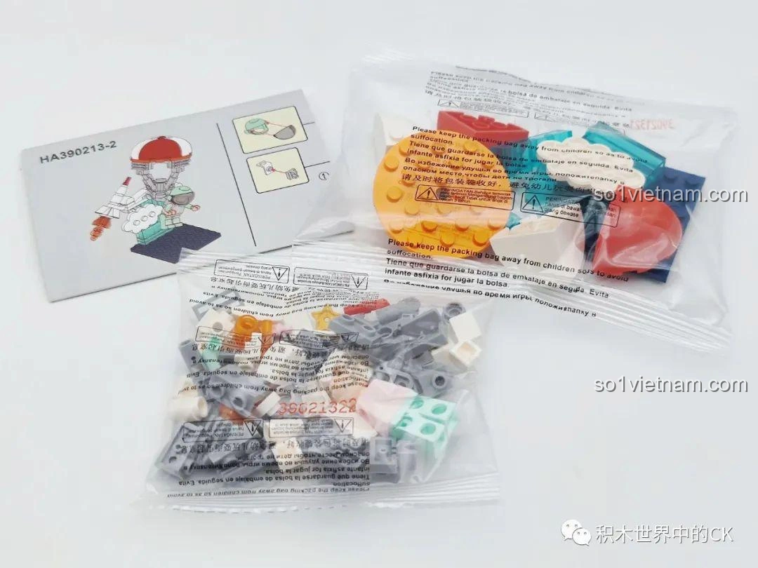 Hướng dẫn lắp ráp và các túi mảnh ghép của mô hình Phi hành gia xanh mint Space Landing, một phần của bộ đồ chơi WISE BLOCK HA390213.