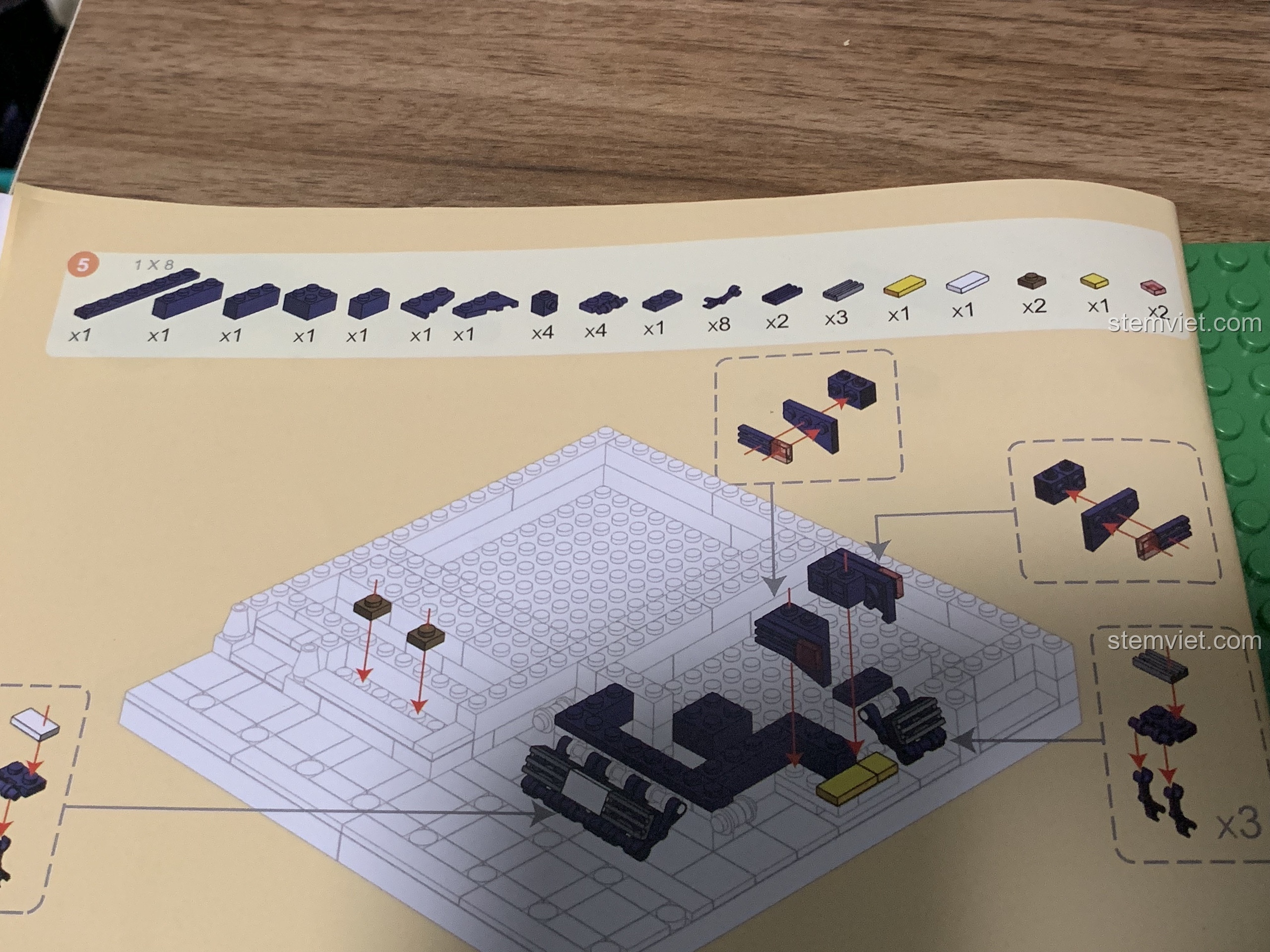 Một trang trong sách hướng dẫn của bộ WANGE 6313, cho thấy nhiều chi tiết được lắp trong cùng một bước.