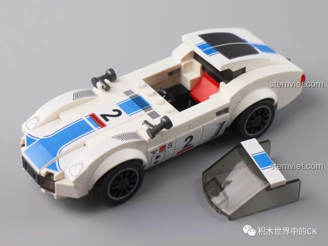 Hướng dẫn tháo kính chắn gió trên mô hình Toyota 2000GT SEMBO 607030, cần tháo rời một số chi tiết.