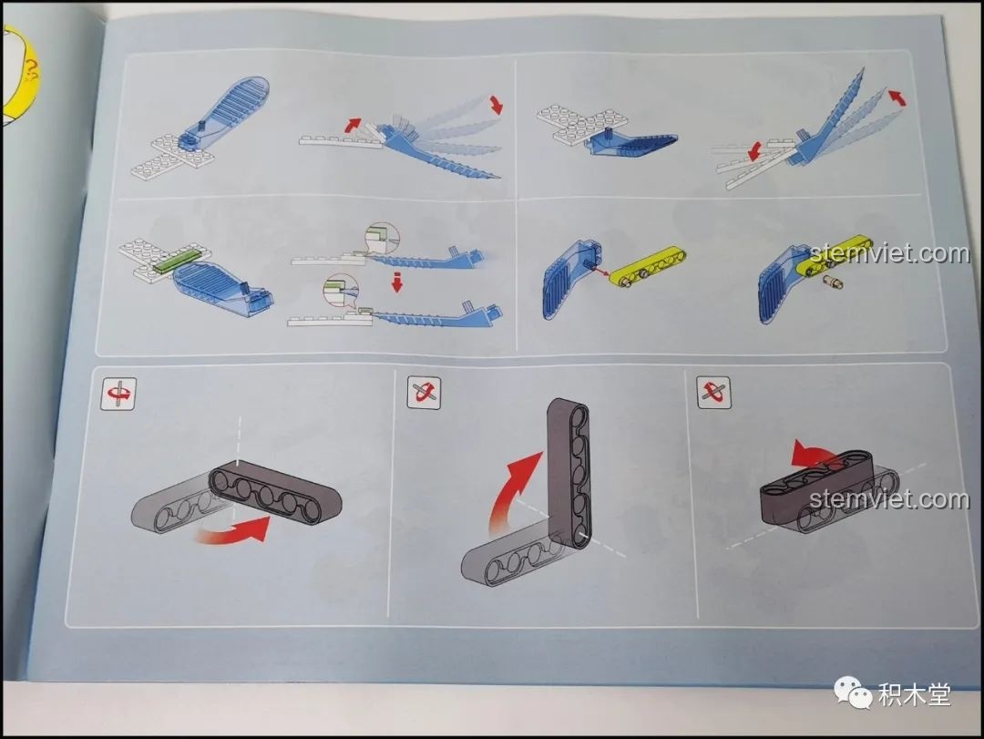 Minh họa chi tiết cách sử dụng dụng cụ tháo lắp chi tiết trong sách hướng dẫn của bộ đồ chơi CaDA.