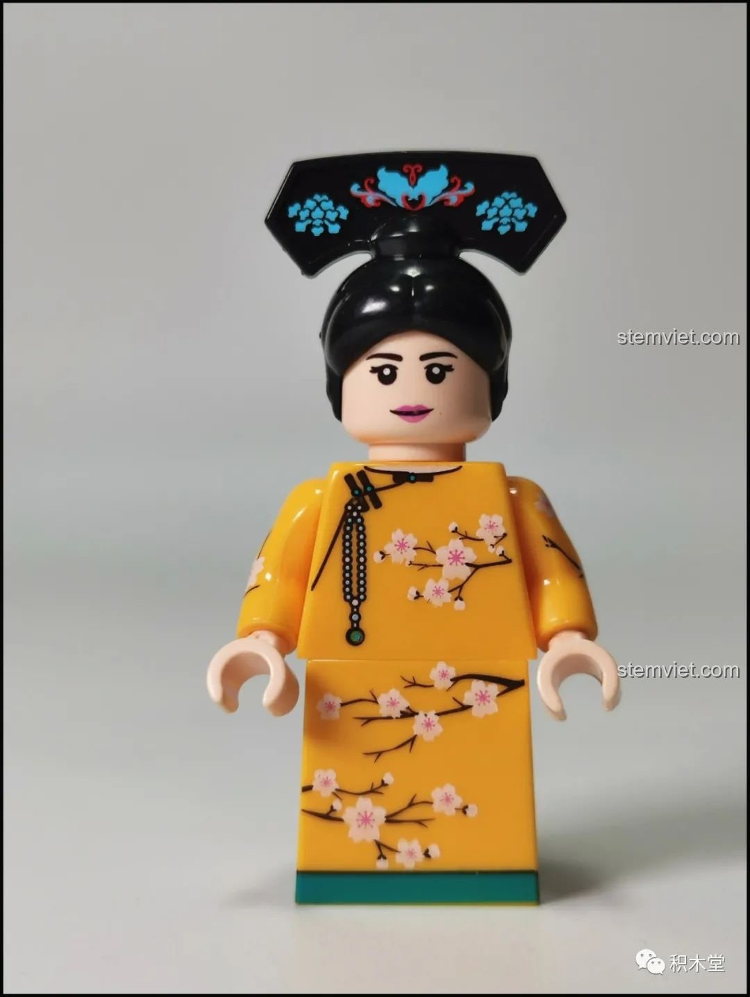Chi tiết in ấn mặt bên của minifigure Cảnh Thu trong bộ lắp ghép Wekki 506004 Vườn Thượng Uyển Bốn Mùa: Cảnh Thu