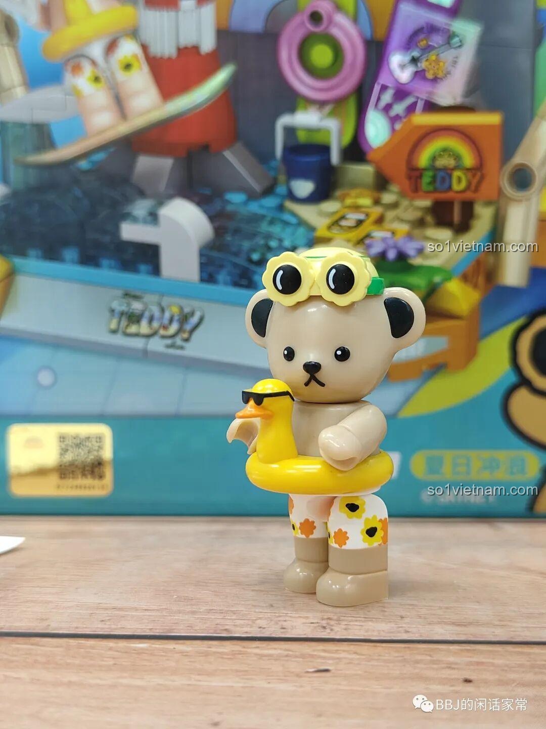 Minifigure Gấu Teddy đáng yêu của bộ inbrixx 881007 Gấu Teddy Lướt Sóng Mùa Hè, đeo kính bơi và phao vịt vàng, sẵn sàng cho cuộc phiêu lưu dưới nước.