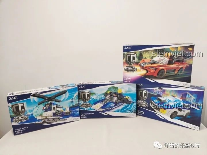 Tổng hợp 4 mẫu xe JAKI City Guardians: xe cảnh sát, trực thăng, tàu và xe tội phạm.